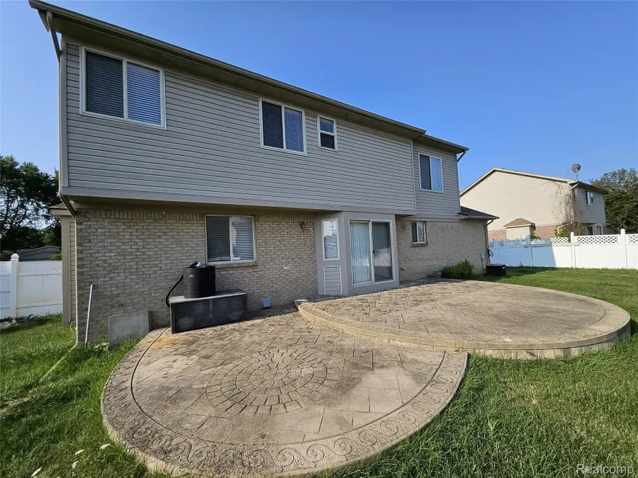 15801 Toulouse, Fraser, MI 48026 - #2