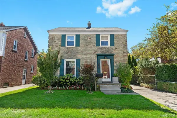 1463 Hollywood Avenue, GrossePointeWoods, MI 48236