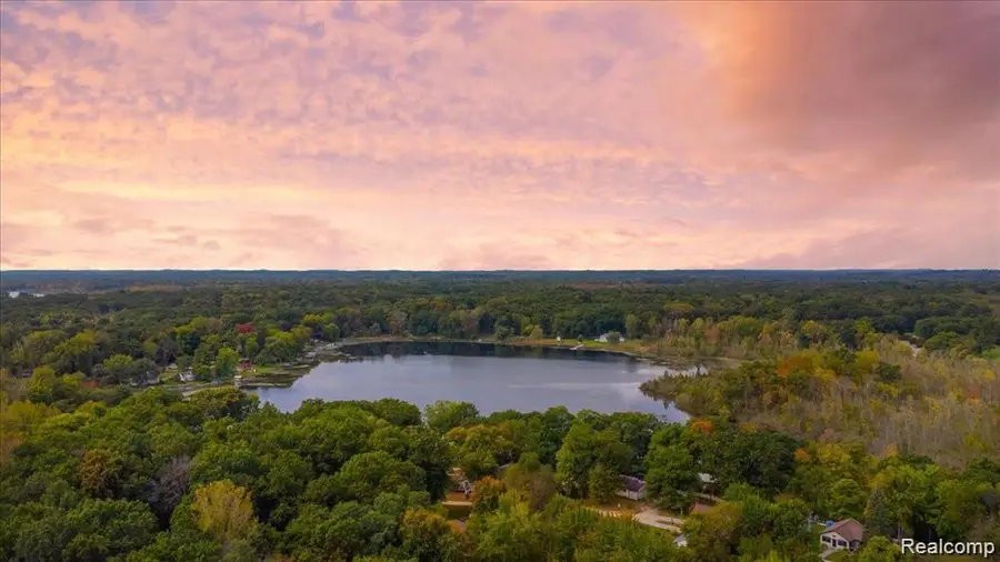 10350 Half Moon Drive, Pinckney, MI 48169 - Image #3