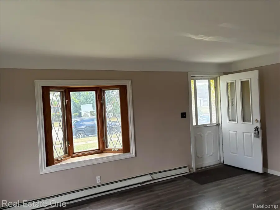 5873 Elmgrove Avenue, Warren, MI 48092 - Image #2