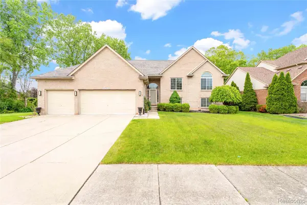 19821 Woodview Drive, ClintonTownship, MI 48038