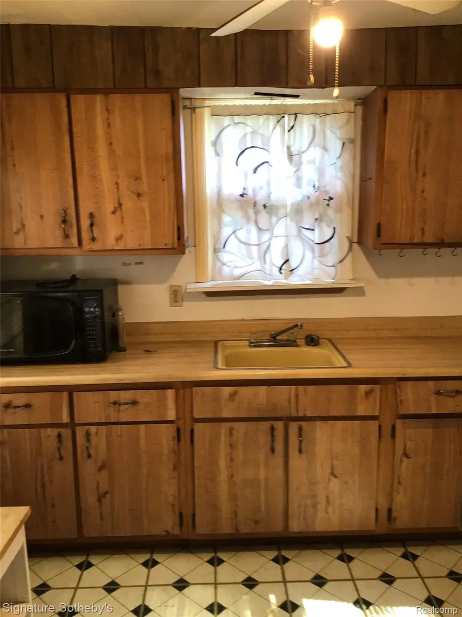 9214 Hayes Street, Detroit, MI 48213 - Image #2