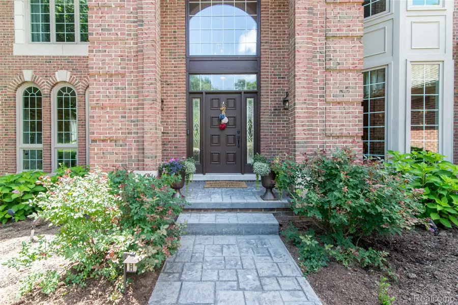 3166 Beach Lake Drive W, Milford, MI 48380 - Image #2