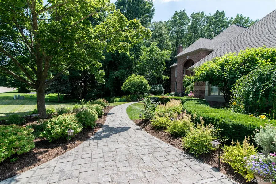 3166 Beach Lake Drive W, Milford, MI 48380 - Image #3