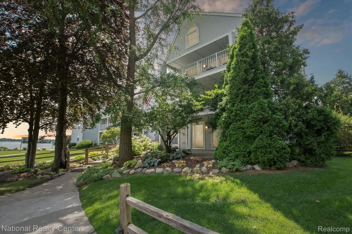 3559 Port Cove Drive #17, Waterford, MI 48328 - Image #1