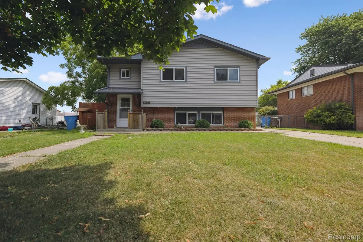 30011 Young Drive, Rockwood, MI 48173 - Image #1