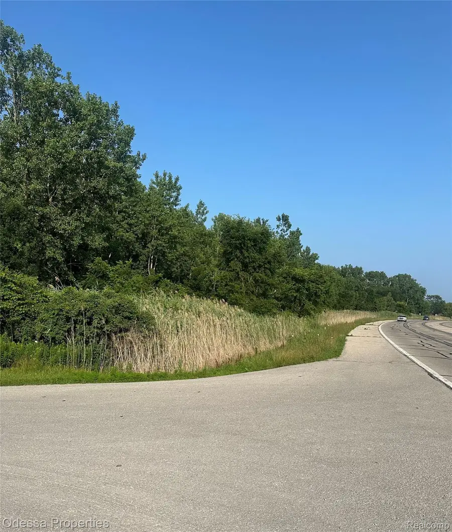 000 Farwell Street, Chesterfield, MI 48047 - Image #2