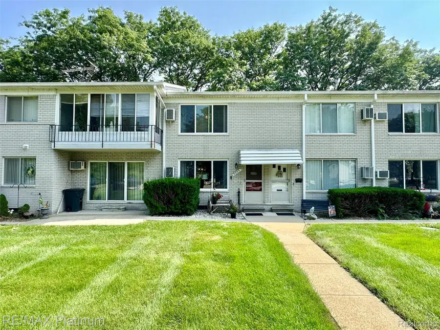 5955 Alan Drive #60, Brighton, MI 48116 - Image #2