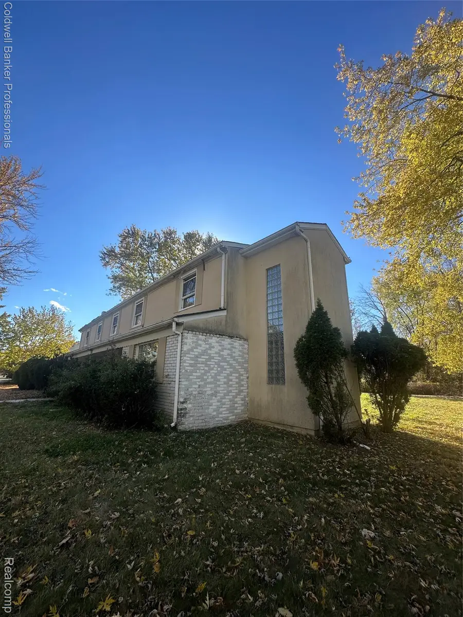 29585 Woodhaven Lane, Southfield, MI 48076 - Image #3