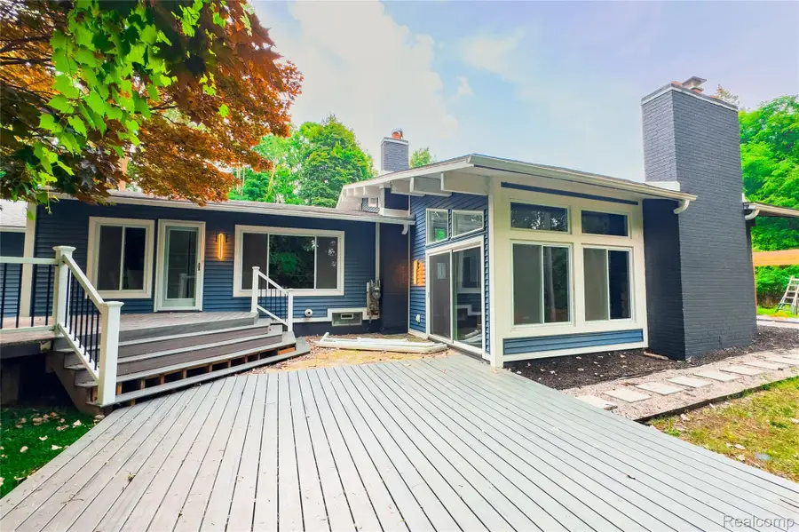 5815 Bloomfield Glens Road, West Bloomfield, MI 48322 - Image #2