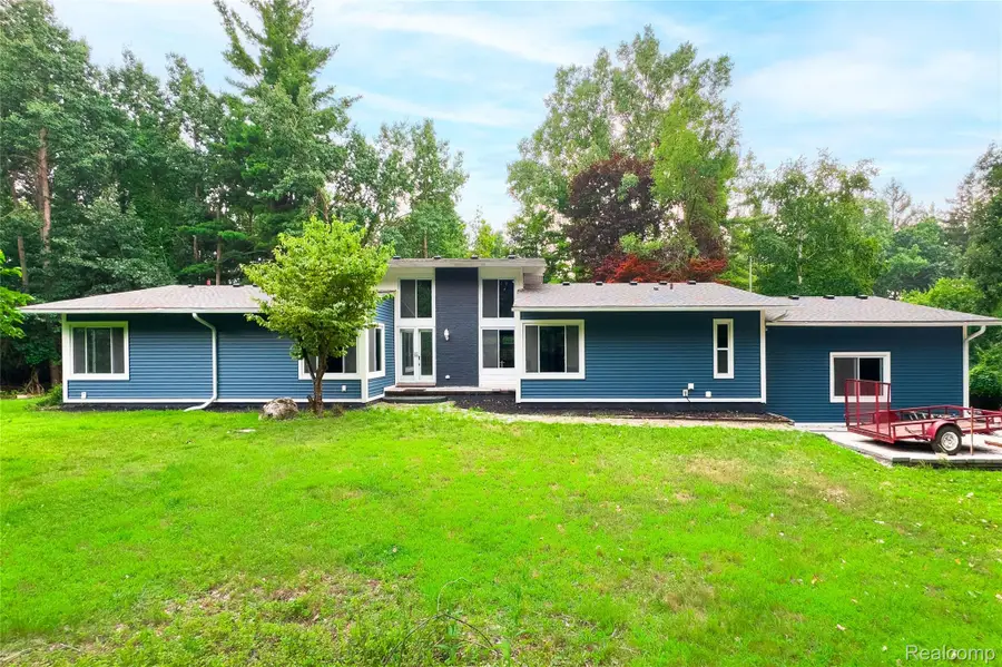 5815 Bloomfield Glens Road, West Bloomfield, MI 48322 - Image #3