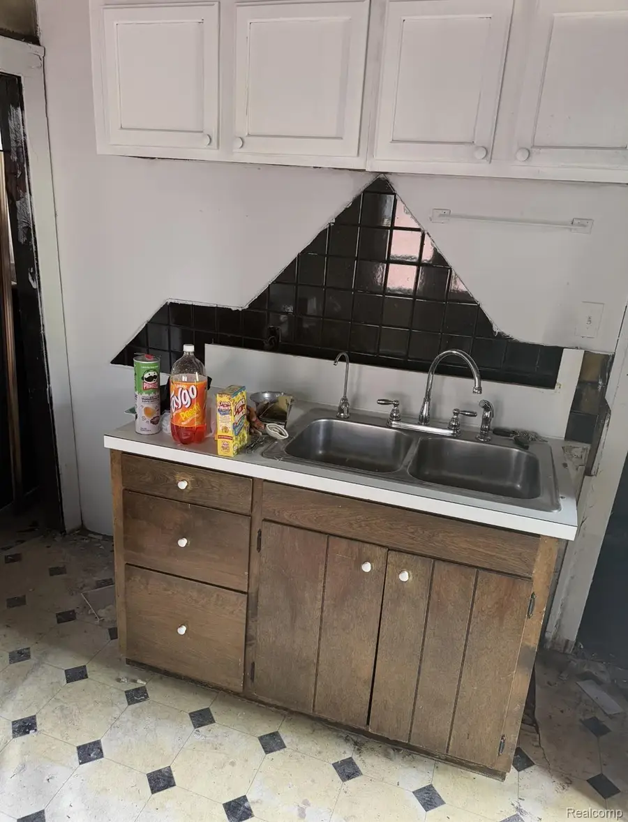 9453 Edgewood Street, Detroit, MI 48213 - Image #3