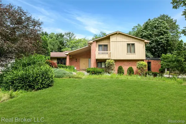 1321 Highland Meadows, Flint, MI 48532