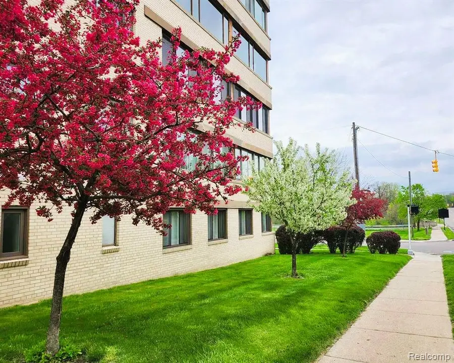 915 E Court Street, Flint, MI 48503 - Image #2