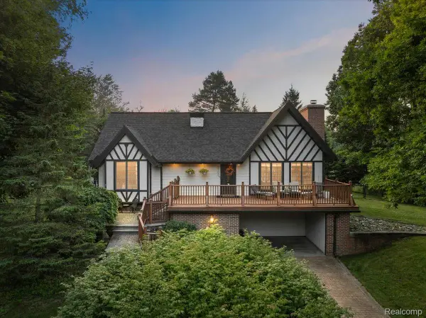 2700 Mohawk Lane, RochesterHills, MI 48306