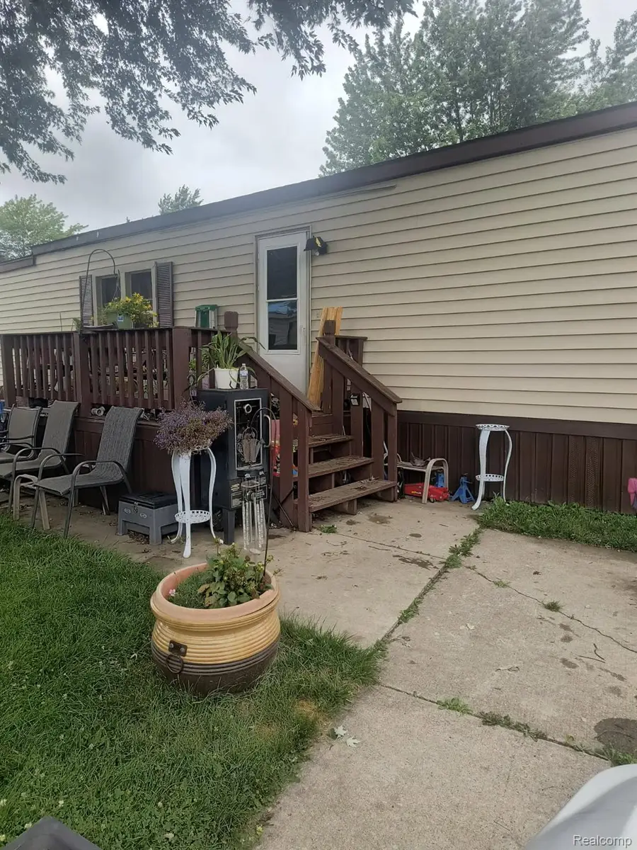 40665 Drury Road, Sterling Heights, MI 48310 - Image #2