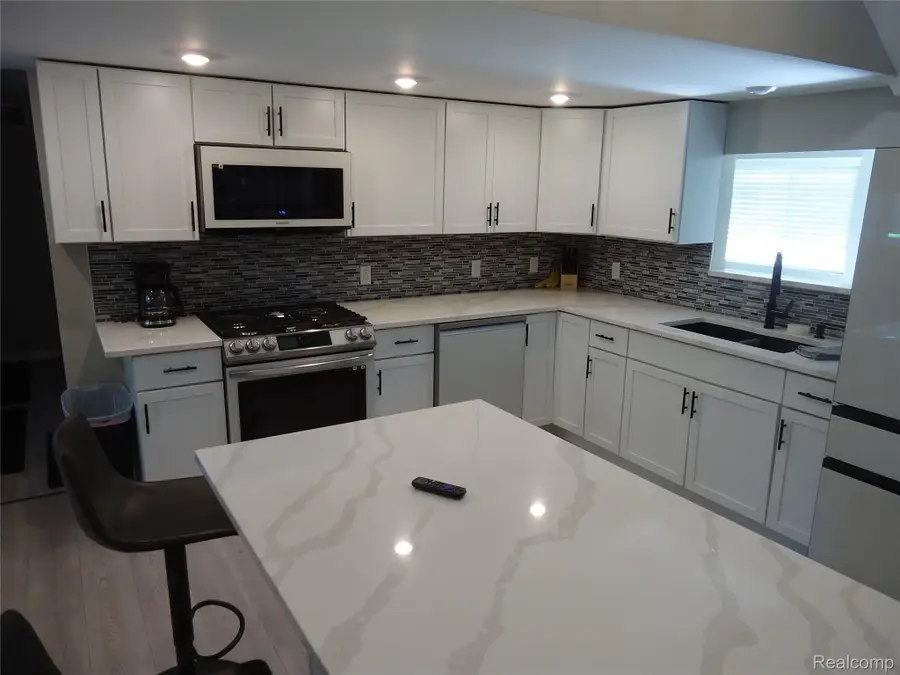 370 Adams Road, Saginaw, MI 48609 - Image #3