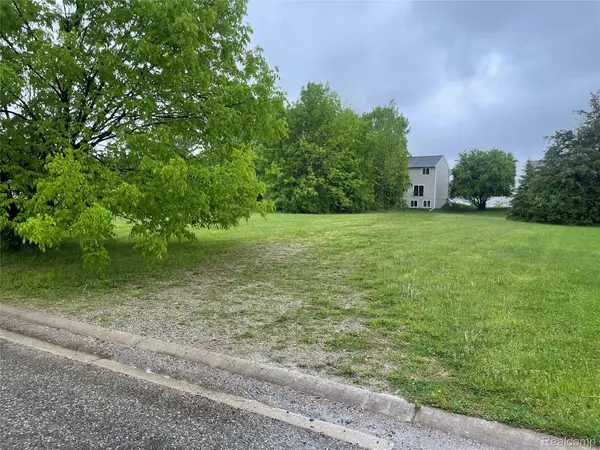 5160 Sandalwood Drive, GrandBlanc, MI 48439