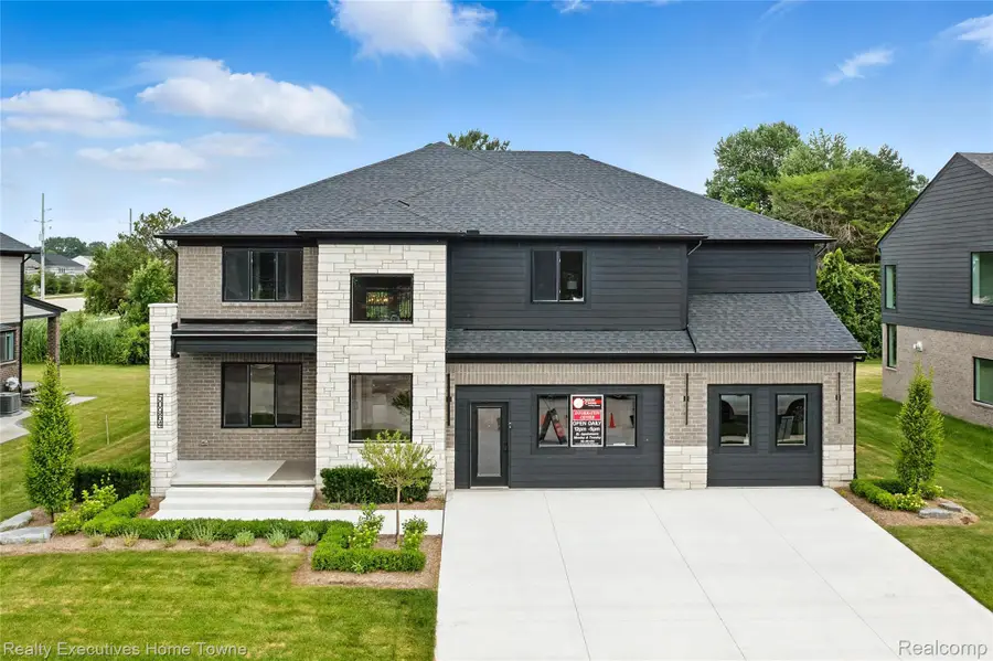 50701 Mistwood Drive, Macomb, MI 48042 - Image #3