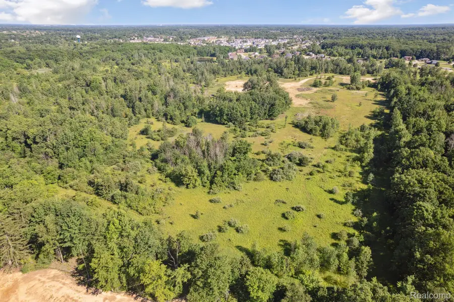 0074 Youness Drive, Grand Blanc Charter Township, MI 48439 - Image #3