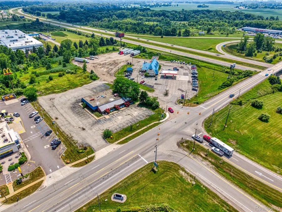 963 S Grand Avenue, Fowlerville, MI 48836 - Image #3