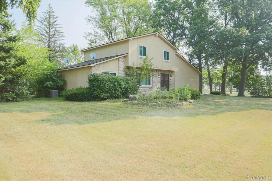 7014 Marco Drive, Waterford, MI 48327 - Image #2