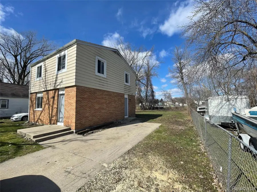 2116 Wood Street, Saginaw, MI 48638 - Image #2