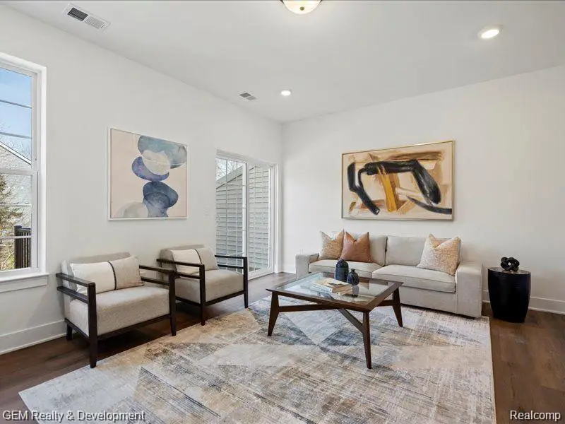 555 Village Lane, Milford, MI 48381 - Image #2