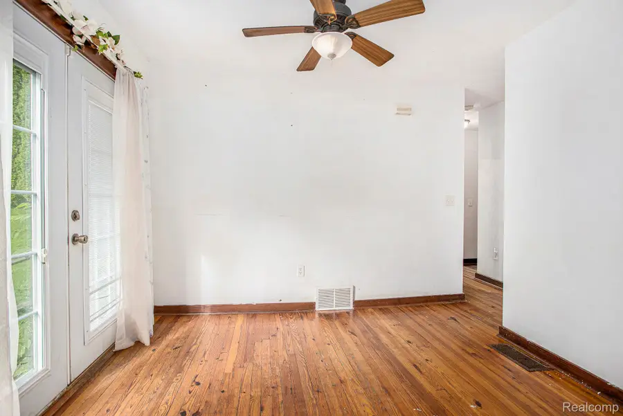 349 Goguac Street W, Battle Creek, MI 49015 - Image #2