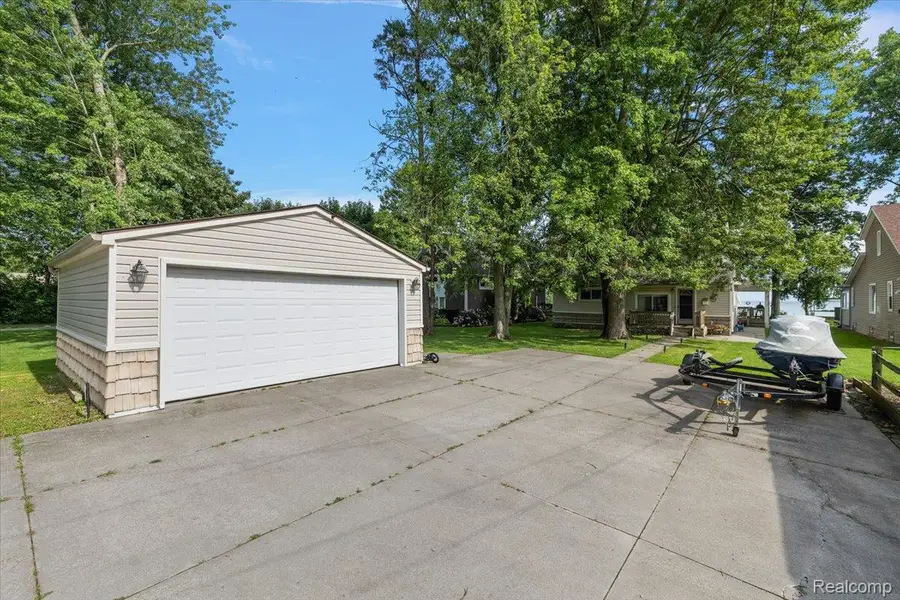 38292 Murdick Drive, New Baltimore, MI 48047 - Image #3