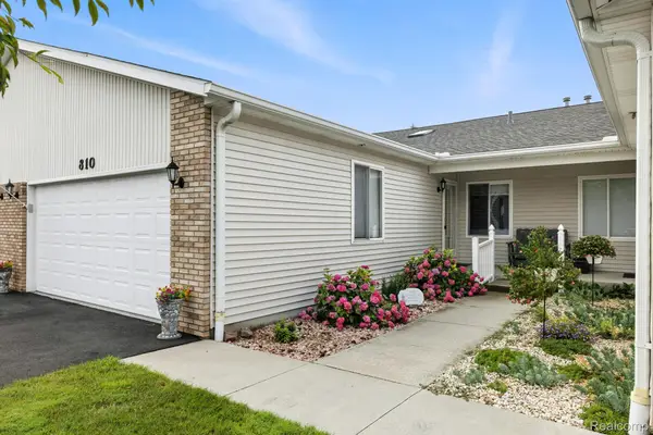 810 Crystal Lane, Marysville, MI 48040