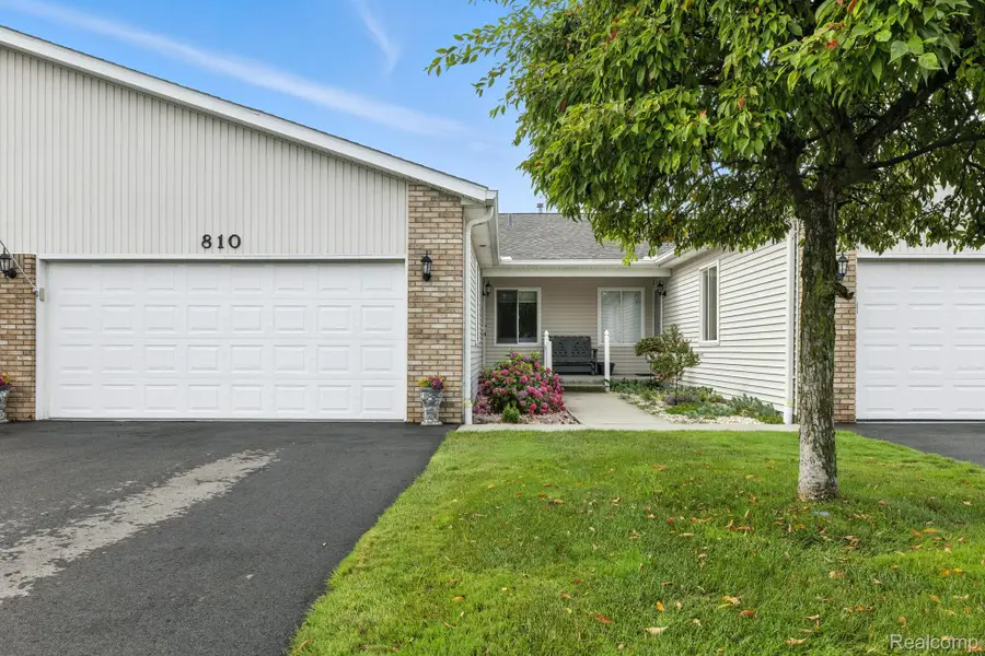 810 Crystal Lane, Marysville, MI 48040 - Image #2