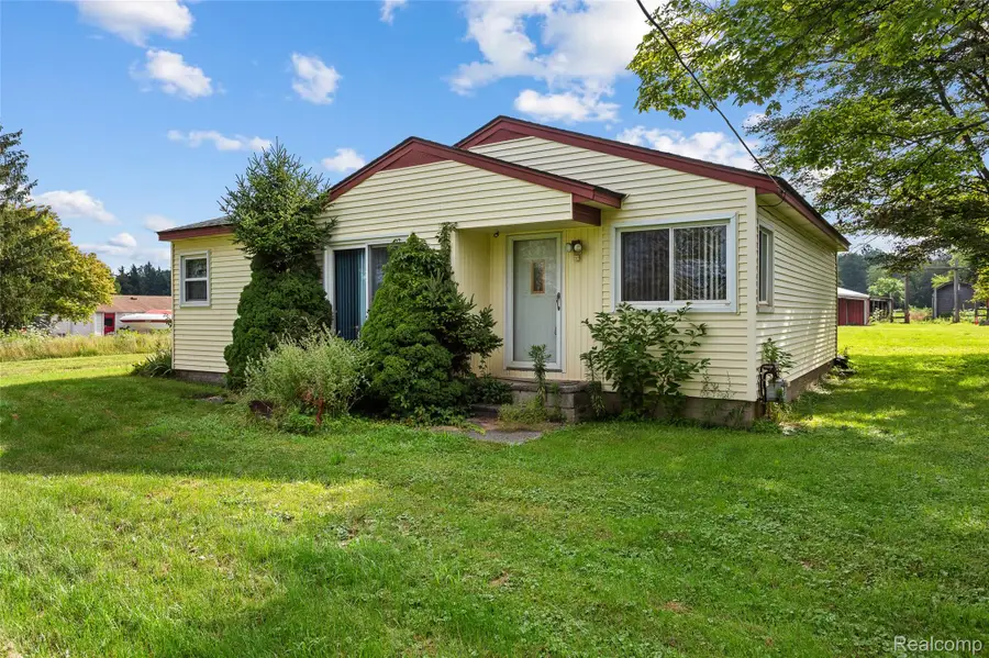 25245 Bell Road, New Boston, MI 48164 - Image #3