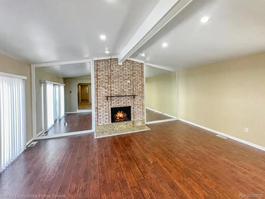 38968 Harrison Drive, Sterling Heights, MI 48310 - Image #3