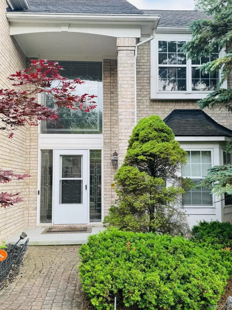 29301 Morningview, Farmington Hills, MI 48334 - Image #3