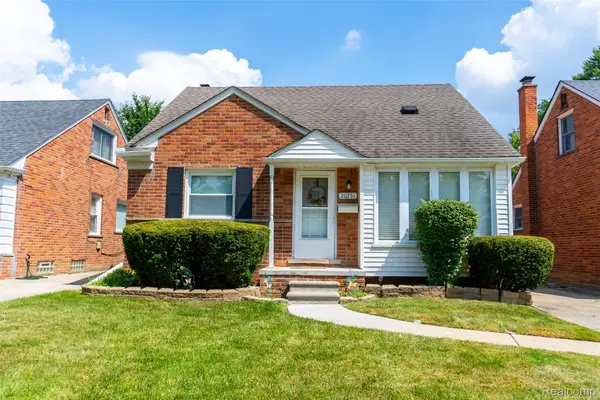 20251 Country Club Drive, HarperWoods, MI 48225