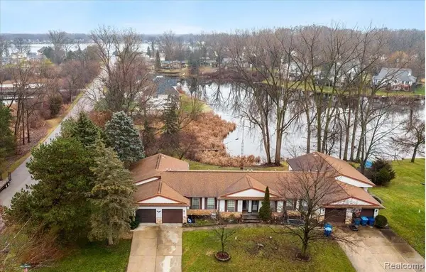 2369 Golden Shores Drive, Fenton, MI 48430