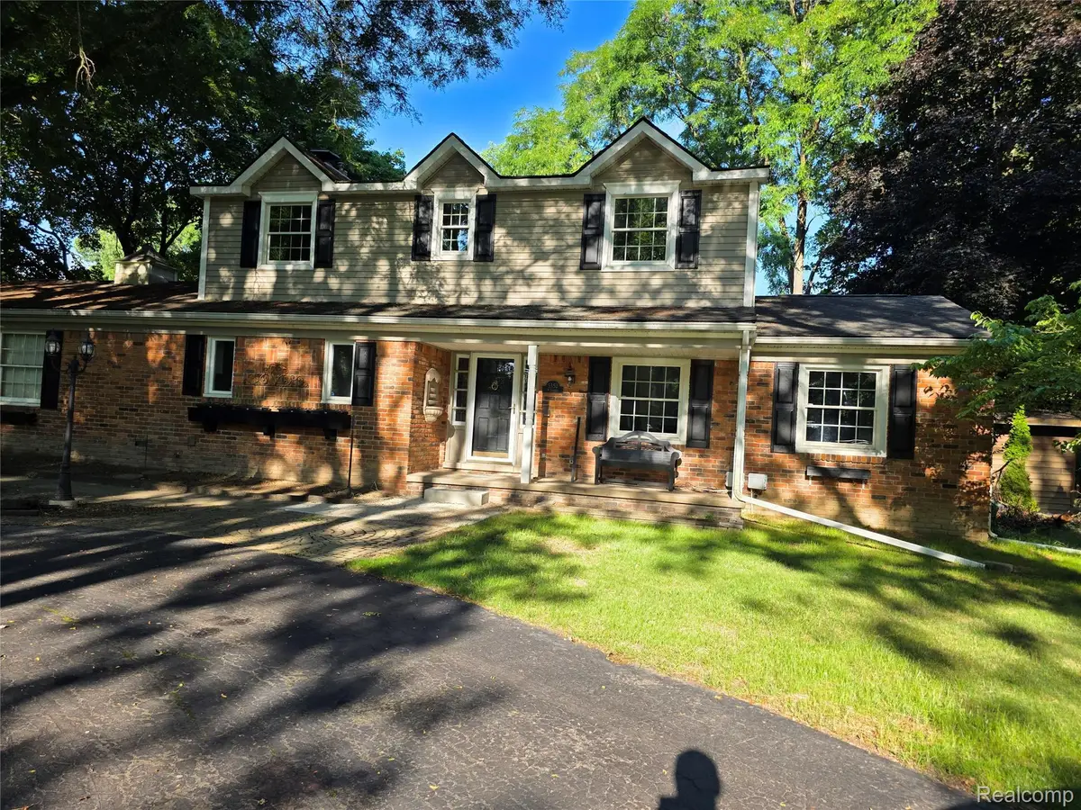 5352 W Doherty Drive, West Bloomfield, MI 48323 - Image #1