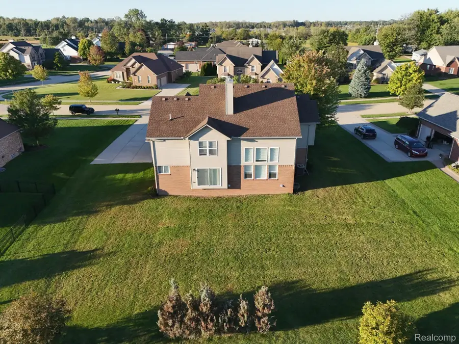 27299 Jessica Lane, Brownstown, MI 48134 - Image #2