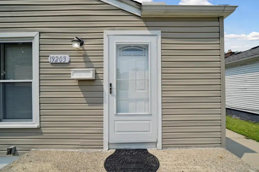 19203 Kinloch, Redford, MI 48240 - Image #3