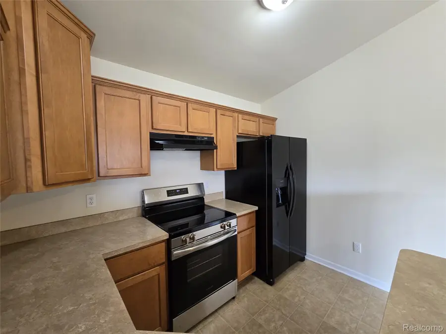 27601 Hidden Oaks Drive, Brownstown, MI 48183 - Image #3