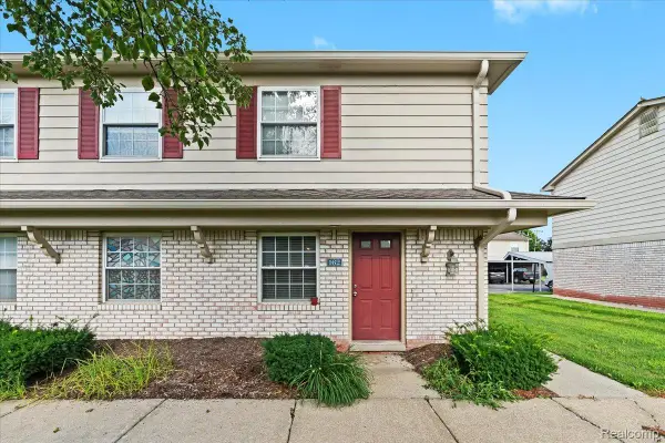 162 Princeton Drive, SouthLyon, MI 48178