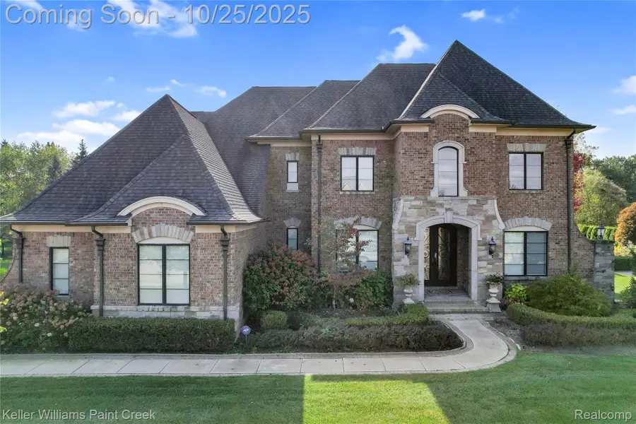 2821 Addison Circle S, Rochester, MI 48306 - Image #2