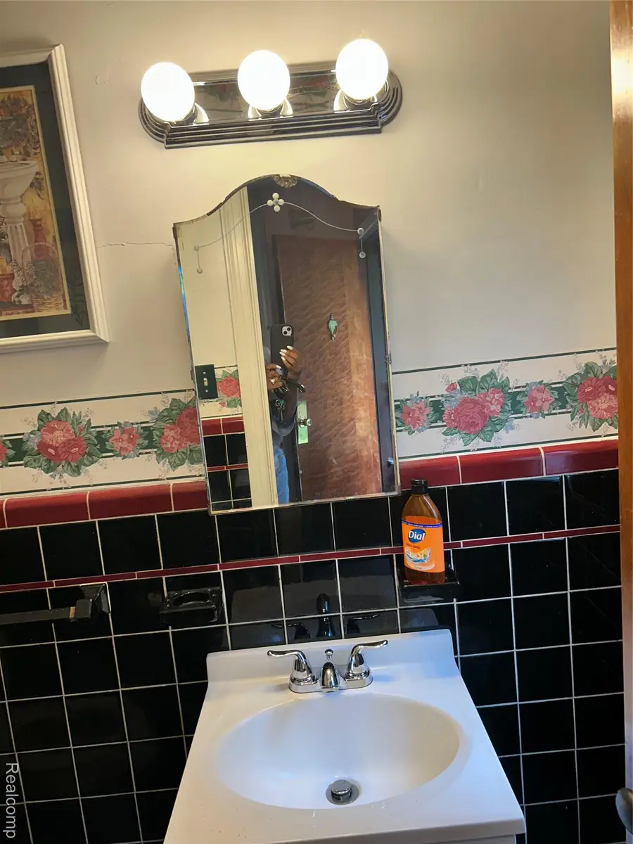 18430 Fairfield Street, Detroit, MI 48221 - Image #2