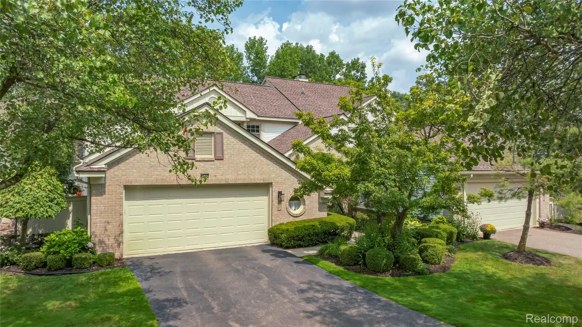7277 Simsbury Drive, West Bloomfield, MI 48322 - Image #1