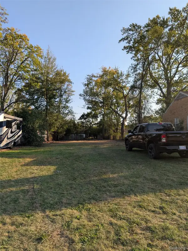 13201 Oak Park Boulevard, OakPark, MI 48237