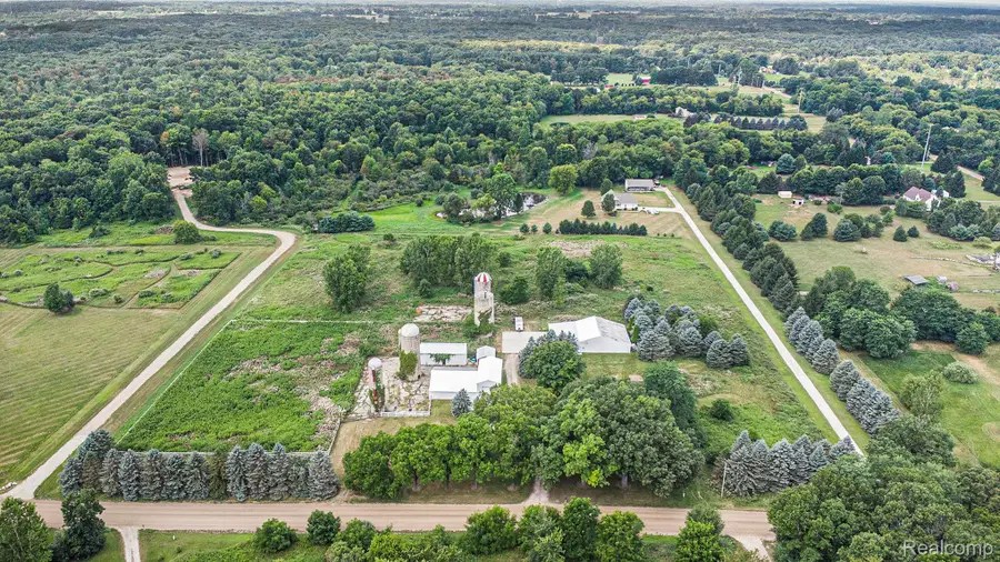 8327 Wiggins, Howell, MI 48855 - Image #2