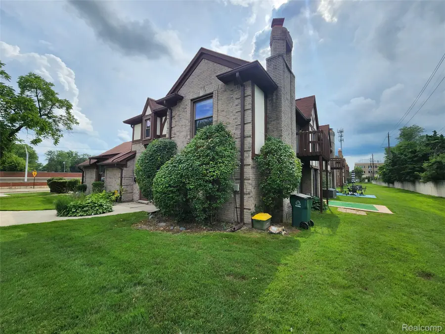 19400 W 11 Mile Road, Lathrup Village, MI 48076 - Image #2