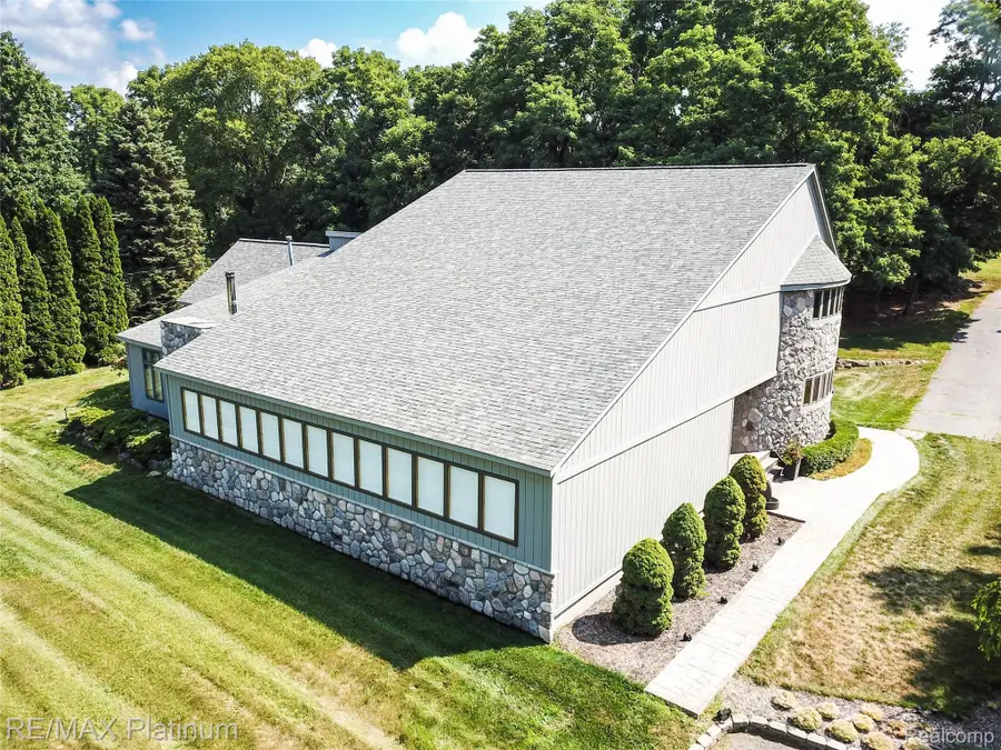 5160 Fenton Road, Fenton, MI 48430 - #2