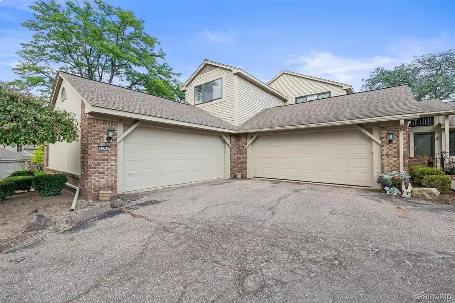 7208 Creeks Bend Drive, West Bloomfield, MI 48322 - Image #2